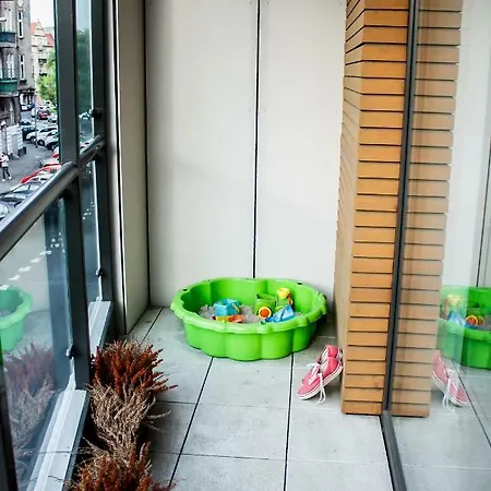 Modern Business Close To Center Check In 24h *