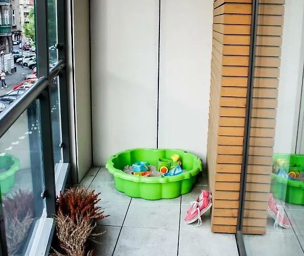 Modern Business Close To Center Check In 24h *