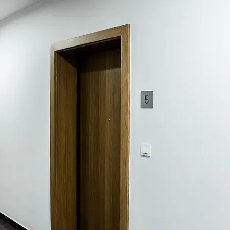 Modern Business Close To Center Check In 24h Apartment *